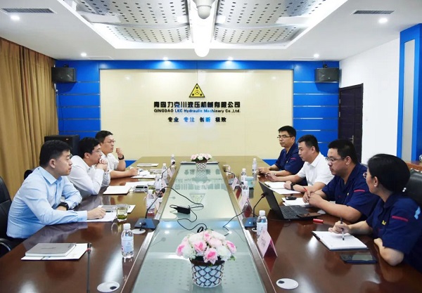 為高質量發展賦能！青島高新區李天傳主（zhǔ）任至色偷偷成人一区二区三区91液壓調研2.jpg