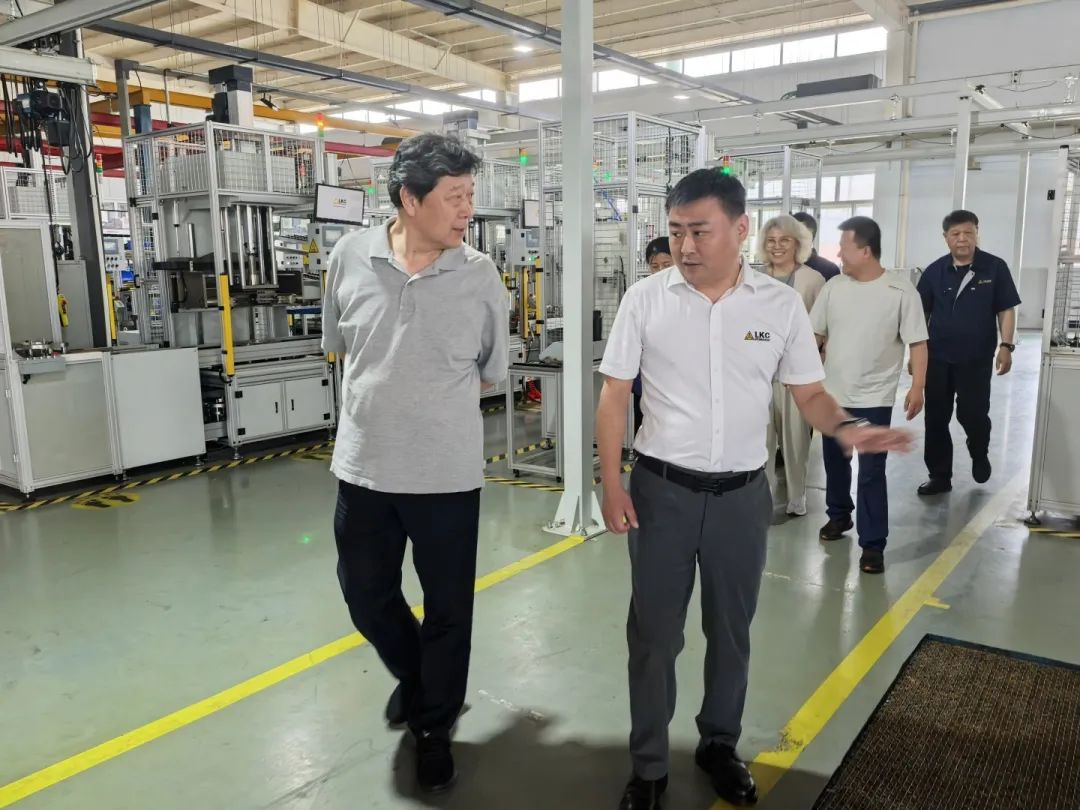 中國液壓氣動（dòng）密封件工業協會理事長杜旭東（dōng）一行蒞臨我公司參（cān）觀指導2.jpg